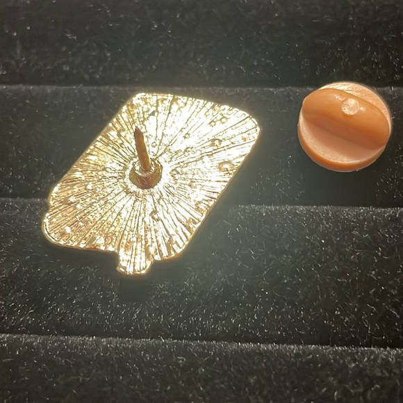 ✨ Books Are Magic ‘People to Kill’ Enamel Pin - Picture 2 of 3